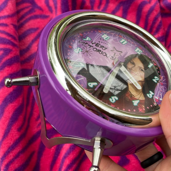 Y2k 2012 vintage victorious alarm clock - Picture 7 of 11